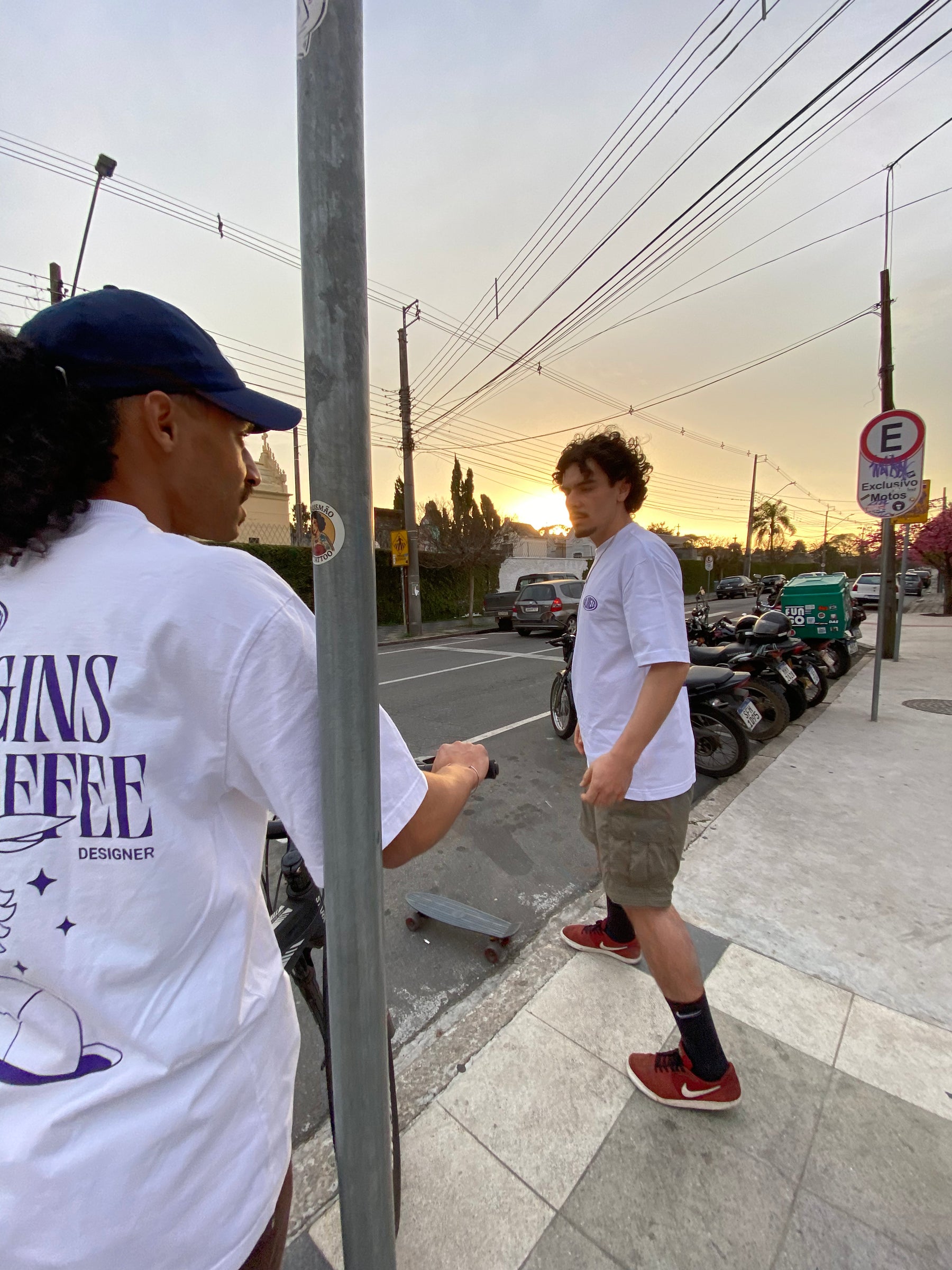 Camiseta Oversized Branca After Coffee
