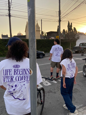 Camiseta Oversized Branca After Coffee