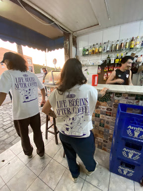 Camiseta Oversized Branca After Coffee